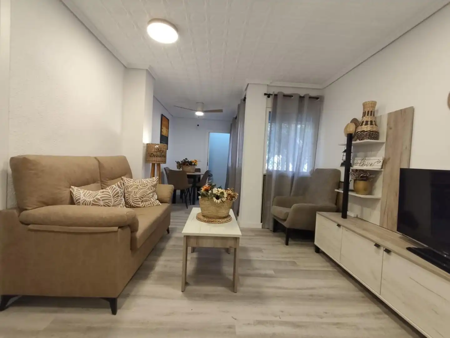 Wohnzimmer von Wohnung zur Miete in Sagunto / Sagunt mit Abstellraum und Möbliert