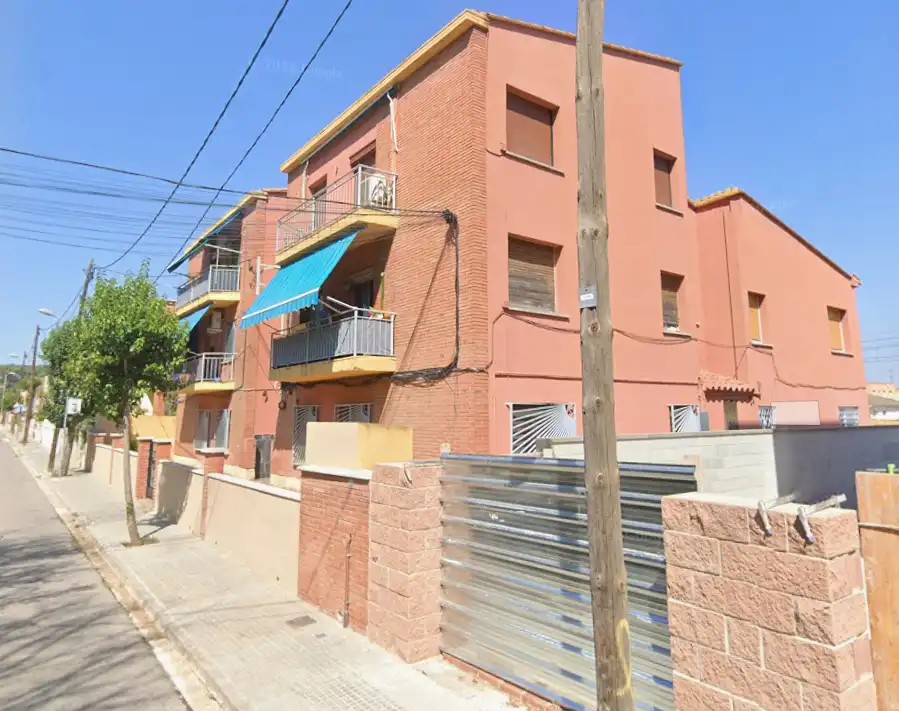Vista exterior de Piso en venta en Montcada i Reixac con Balcón