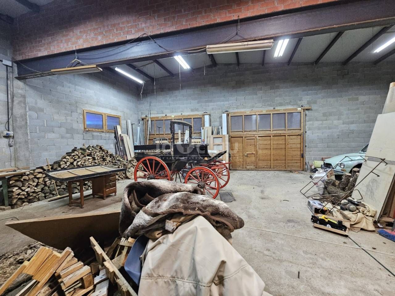 Industrial buildings to rent in Tona