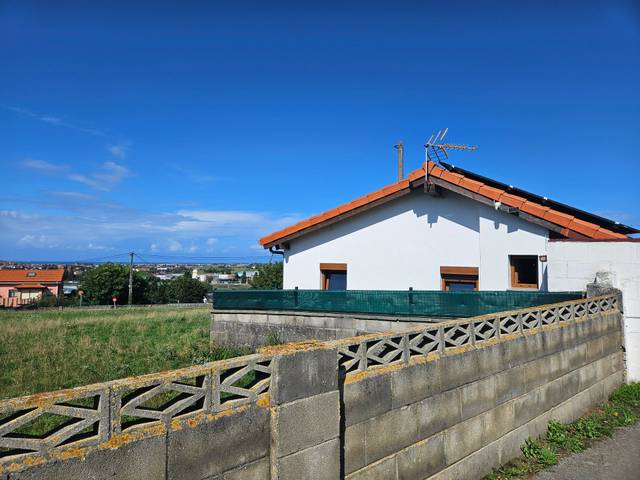 Casa-chalet en Venta en La Esprilla en Igollo