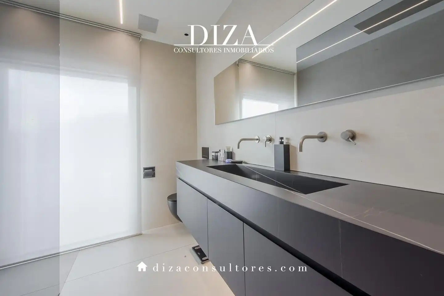 Bathroom of Attic for sale in Madrid  with Air Conditioner, Heating and Terrace