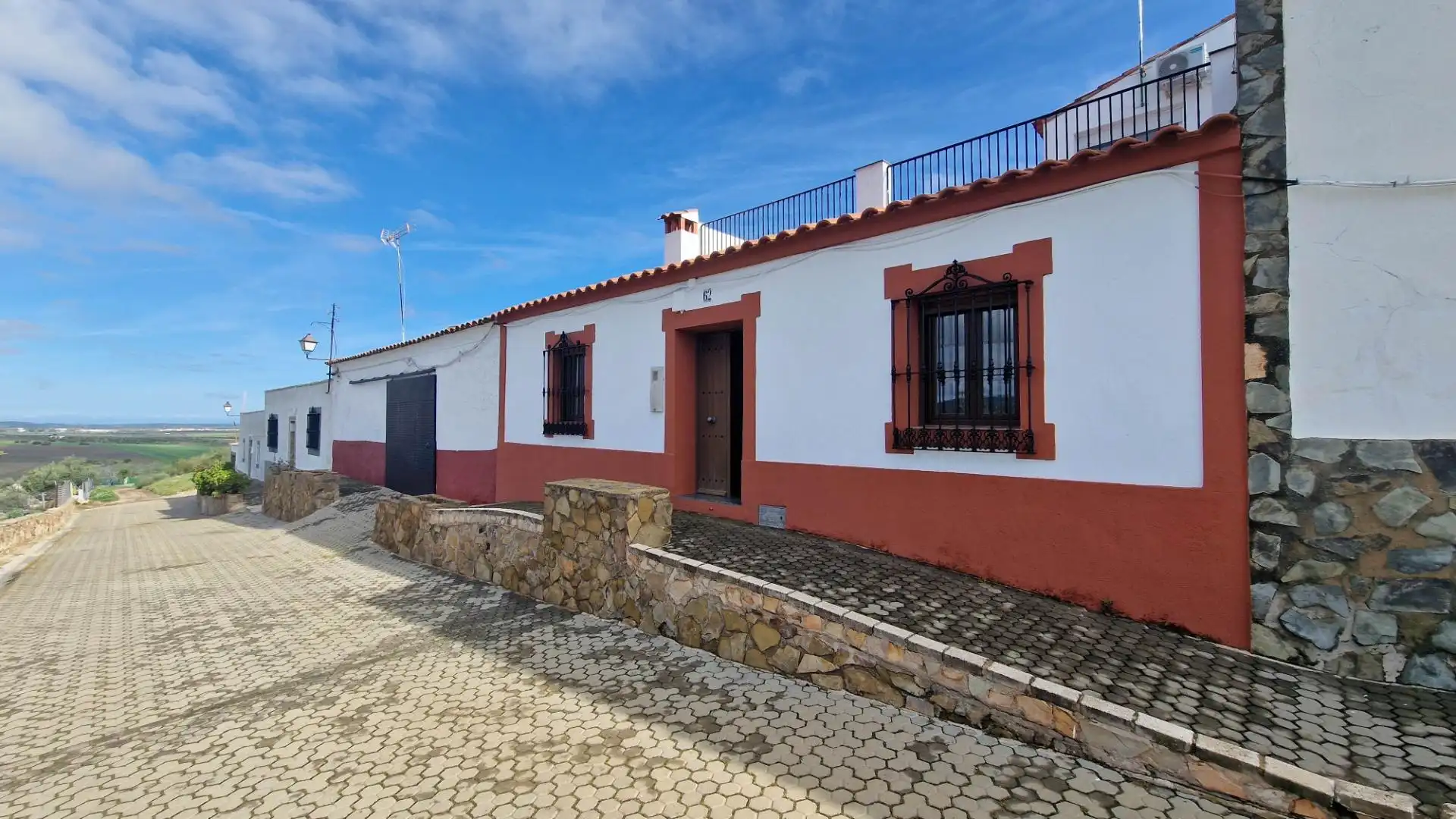 Vista exterior de Casa o chalet en venta en Nogales con Calefacción, Jardín privado y Terraza