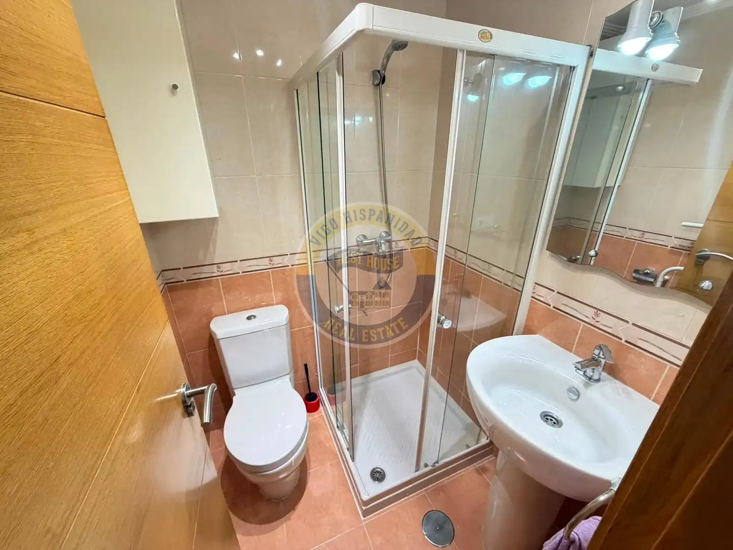 Baño de Apartamento de alquiler en Vigo  con Calefacción y Amueblado