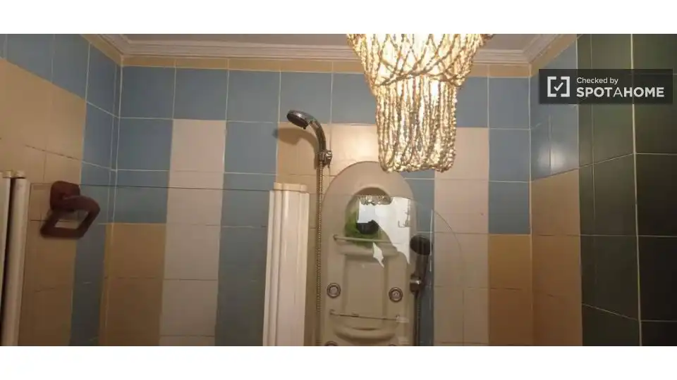 Bathroom of Flat for share in Las Rozas de Madrid  with Air Conditioner, Heating and Furnished