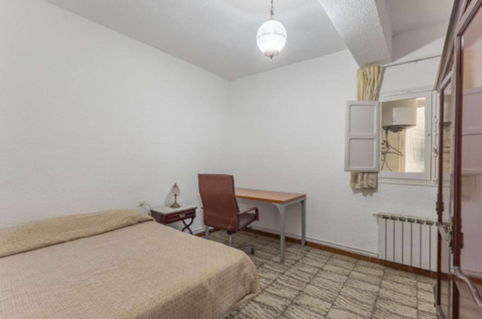 Dormitori de Pis per a compartir en  Granada Capital amb Aire condicionat, Calefacció i Terrassa