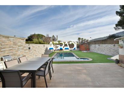 Jardí de Casa adosada en venda en Llinars del Vallès amb Aire condicionat, Terrassa i Piscina