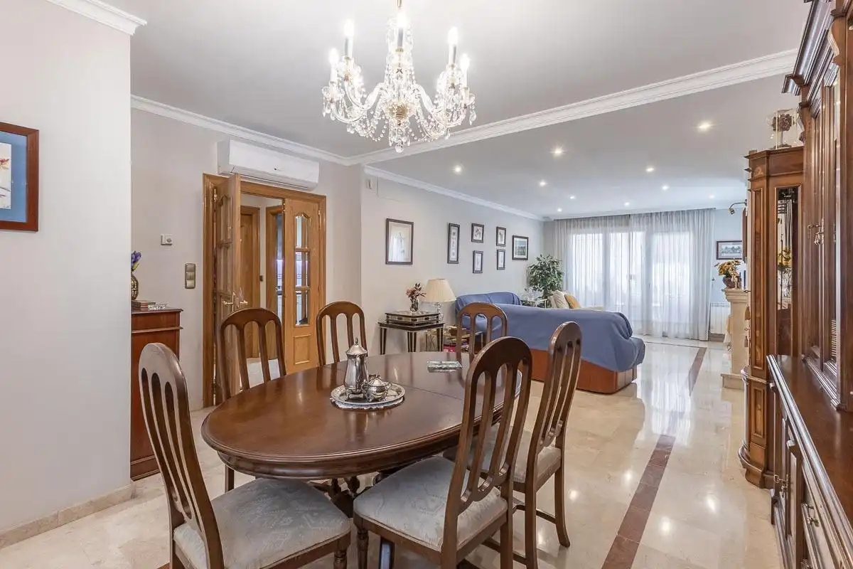 Comedor de Casa adosada en venta en Granada con Calefacción, Jardín privado y Terraza