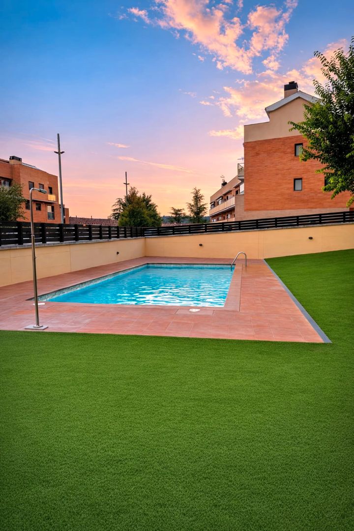 Piscina de Planta baixa en venda en Gironella amb Moblat i Piscina comunitària