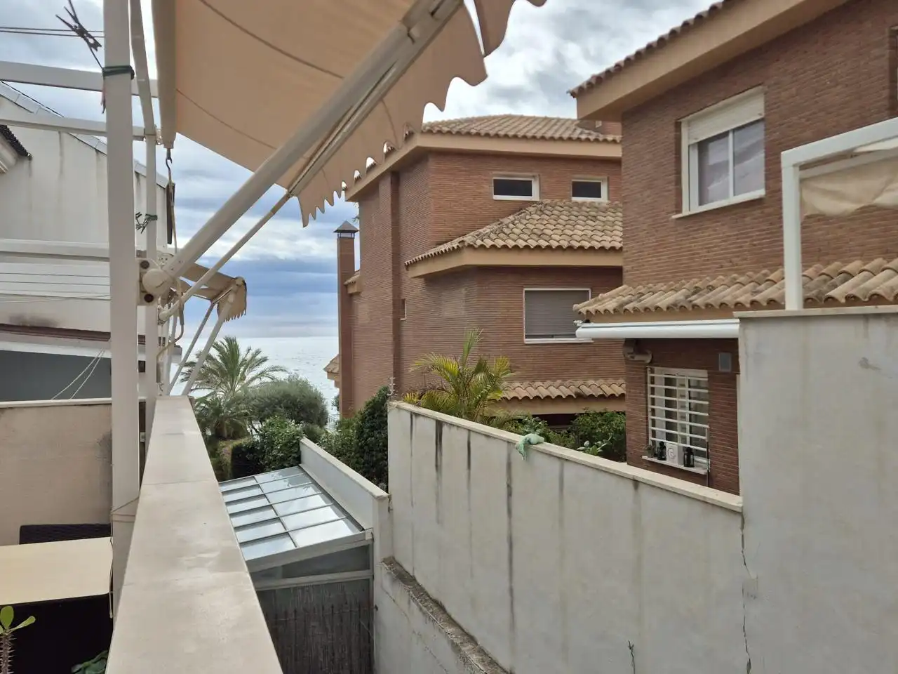 Vista exterior de Casa o xalet en venda en Alicante / Alacant amb Aire condicionat, Jardí privat i Terrassa