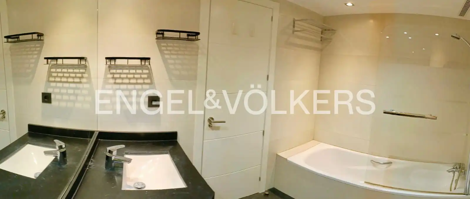 Baño de Piso de alquiler en Madrid con Calefacción, Terraza y Piscina