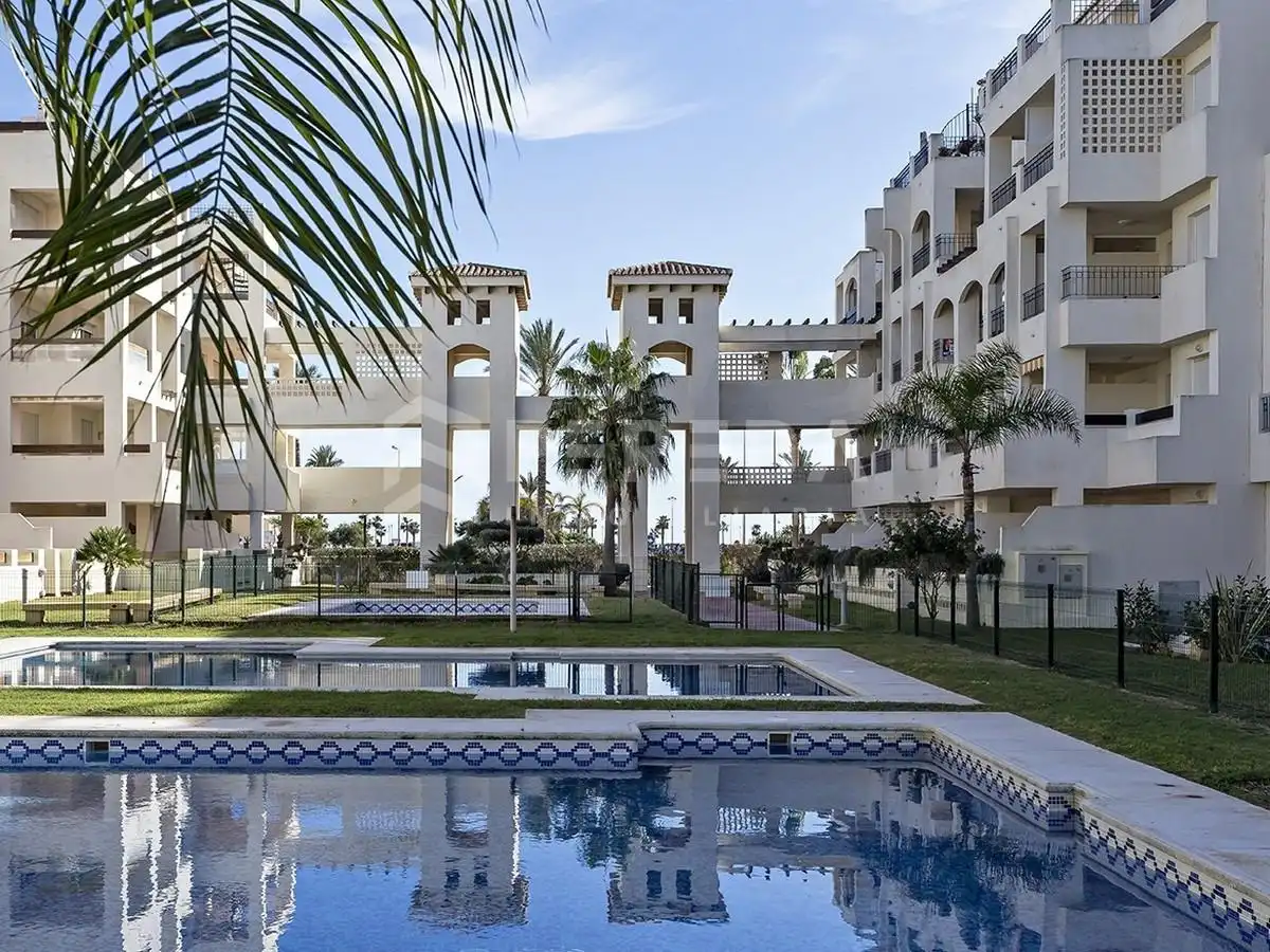 Vista exterior de Piso en venta en Roquetas de Mar con Aire acondicionado, Jardín privado y Terraza