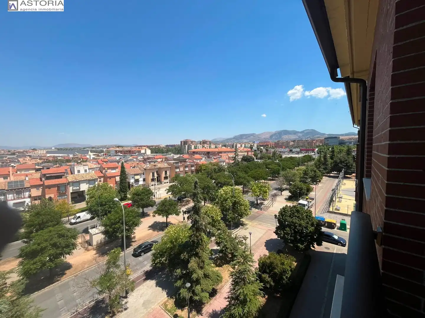 Vista exterior de Pis de lloguer en Granada amb Aire condicionat, Moblat i Balcó