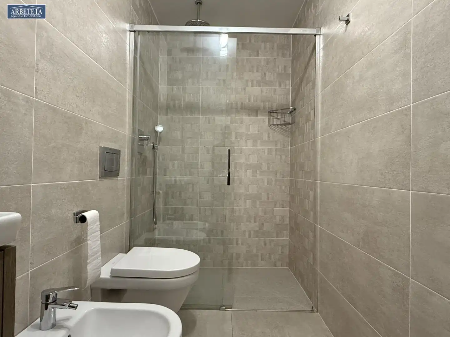 Baño de Piso en venta en Guadalajara con Calefacción y Balcón