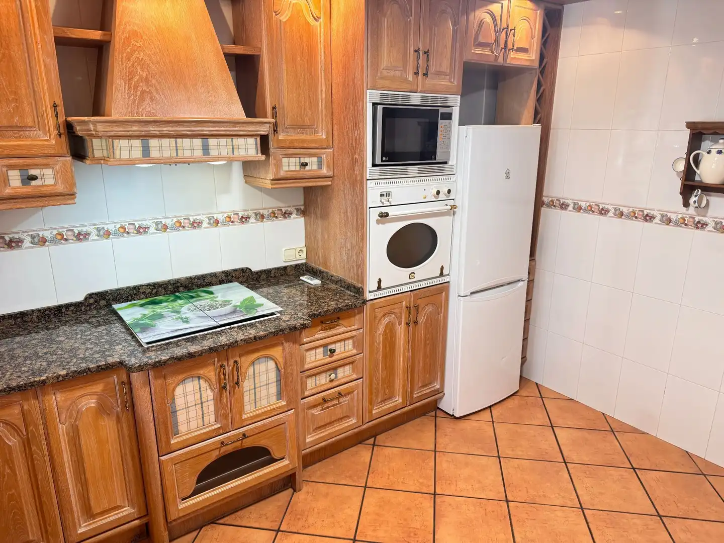 Cuina de Casa adosada en venda en Roquetas de Mar amb Aire condicionat, Terrassa i Traster