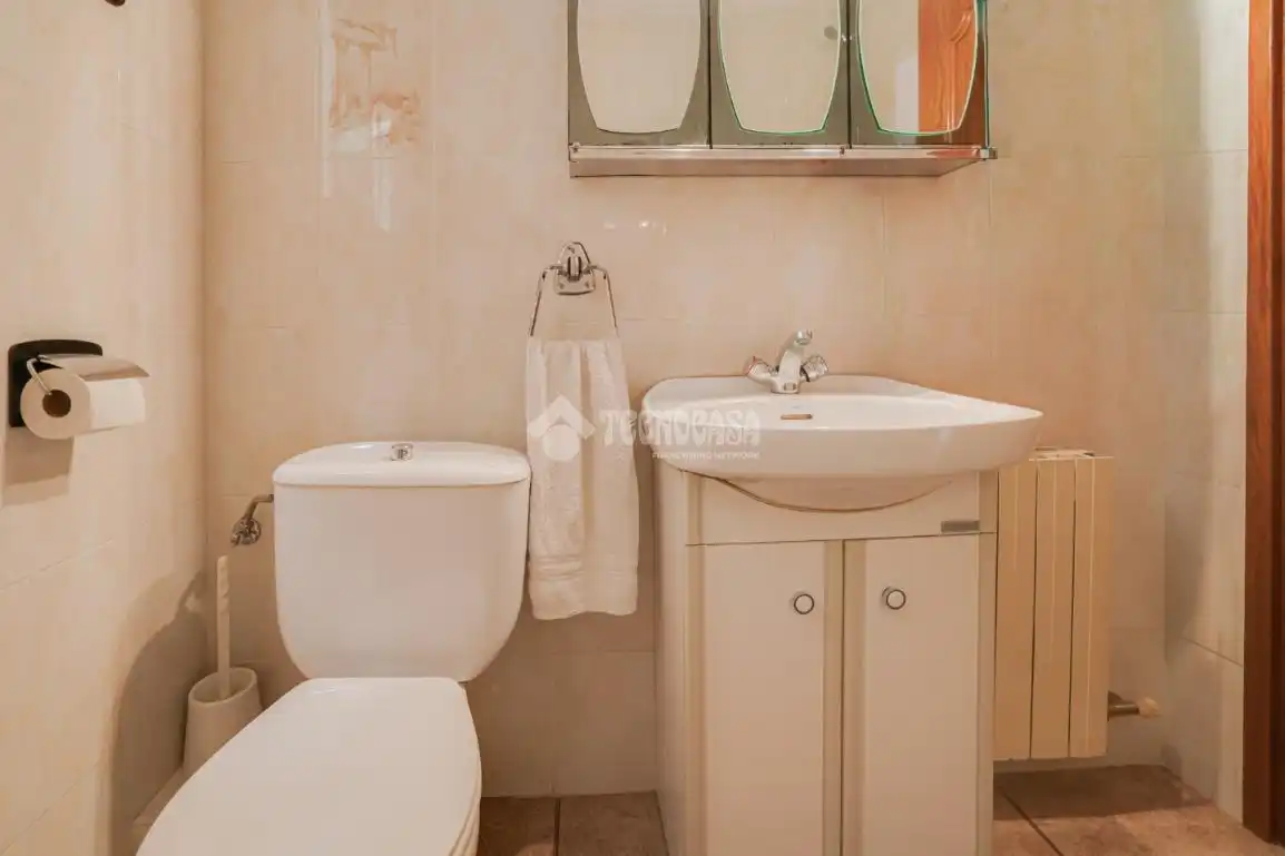 Badezimmer von Einfamilien-Reihenhaus zum Verkauf in Terrassa mit Terrasse