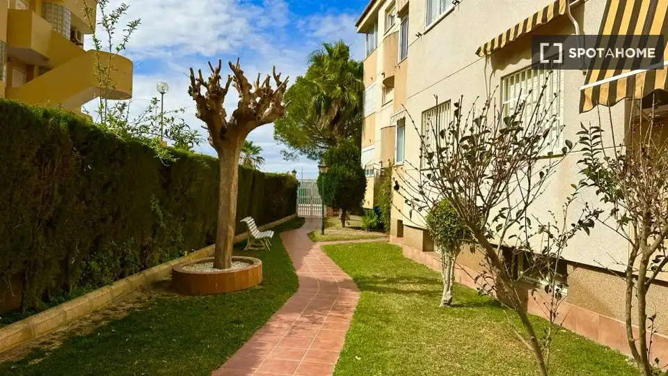 Jardí de Pis de lloguer en Sueca amb Aire condicionat, Calefacció i Moblat