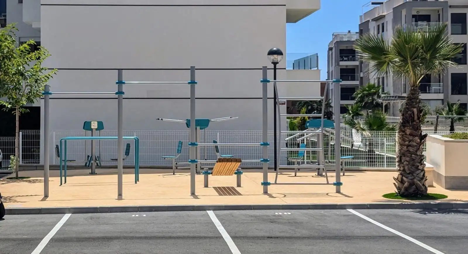Vista exterior de Àtic en venda en Orihuela amb Aire condicionat, Jardí privat i Piscina