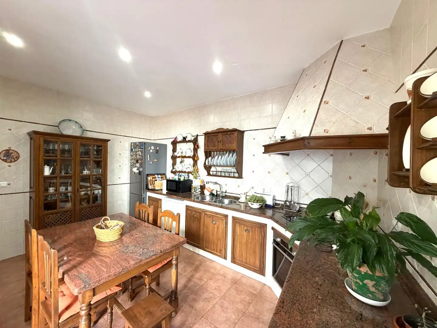 Cuina de Casa o xalet en venda en Antequera amb Jardí privat, Terrassa i Traster