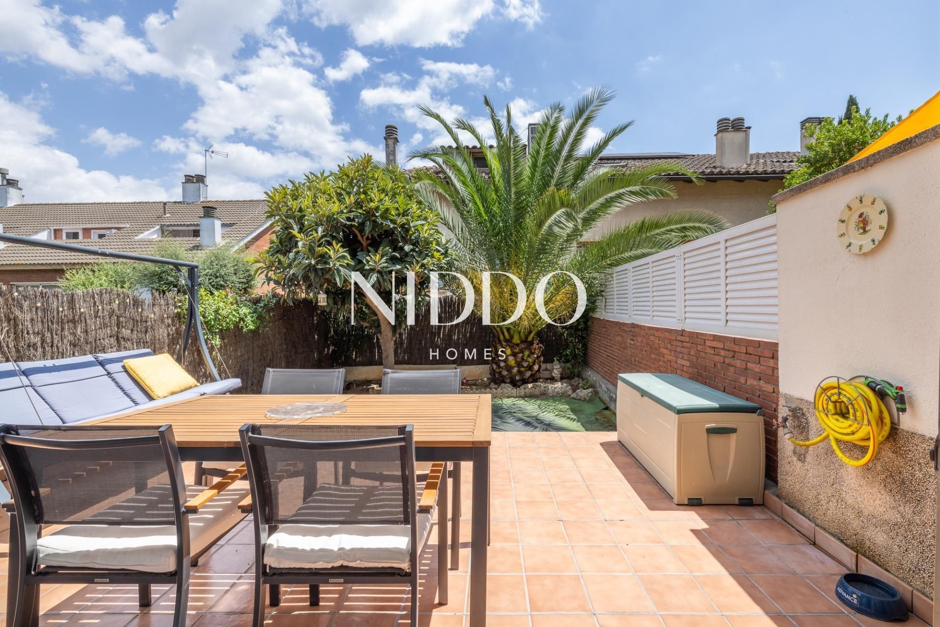 Terrassa de Casa adosada en venda en Sant Cugat del Vallès amb Aire condicionat, Calefacció i Jardí privat