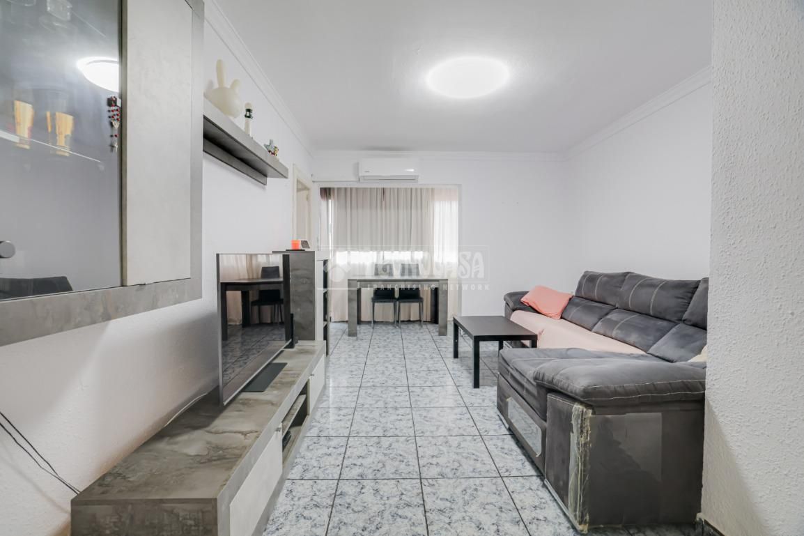 Living room of Flat for sale in Sant Boi de Llobregat  with Air Conditioner, Heating and Balcony