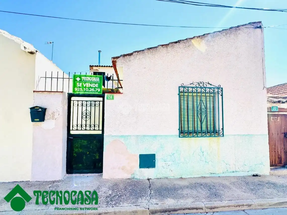 Vista exterior de Casa o xalet en venda en Las Ventas Con Peña Aguilera amb Calefacció i Jardí privat