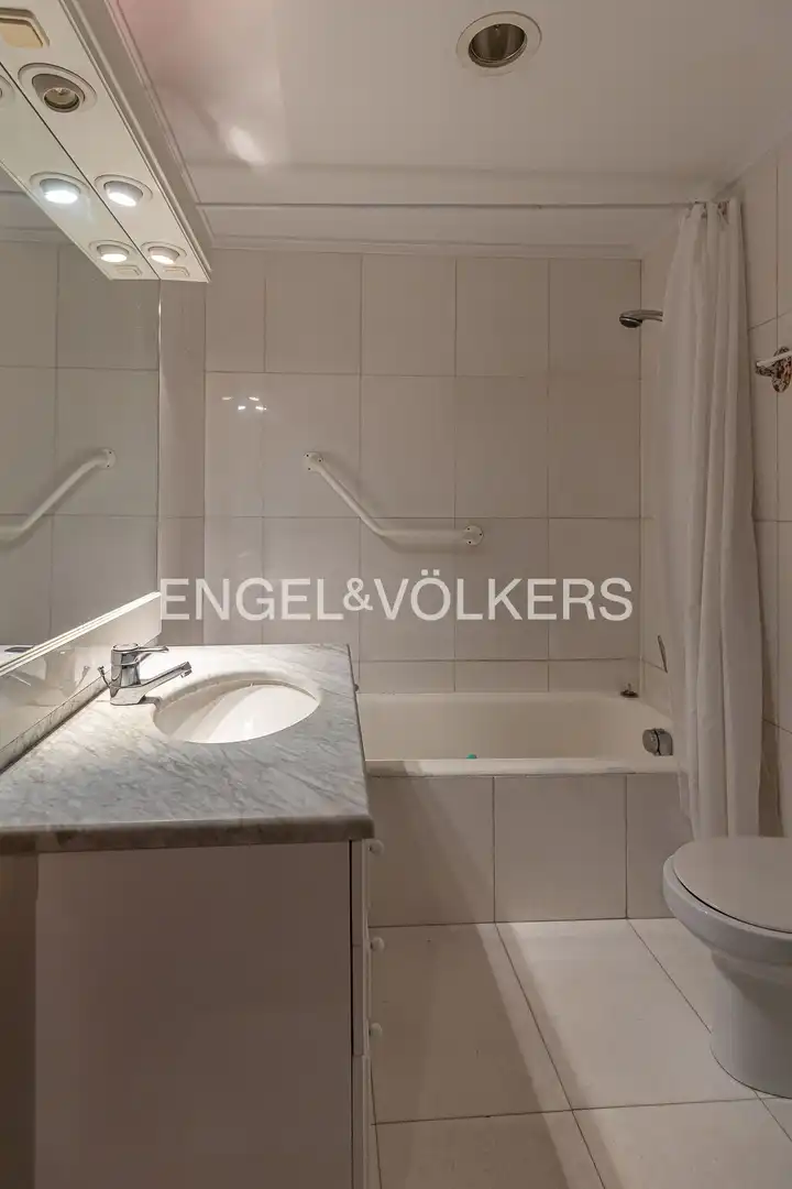 Baño de Piso en venta en Madrid con Aire acondicionado, Calefacción y Parquet