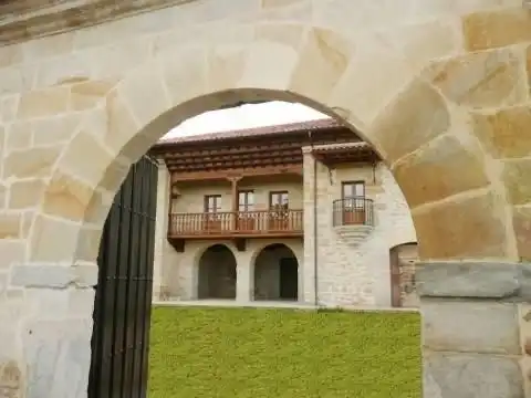 Außenansicht von Country house zur Miete in Reocín mit Privatgarten, Terrasse und Balkon