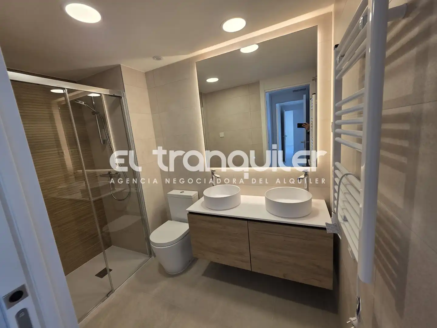 Bathroom of Flat for rent in Madrid  with Air Conditioner, Terrace and Storage room