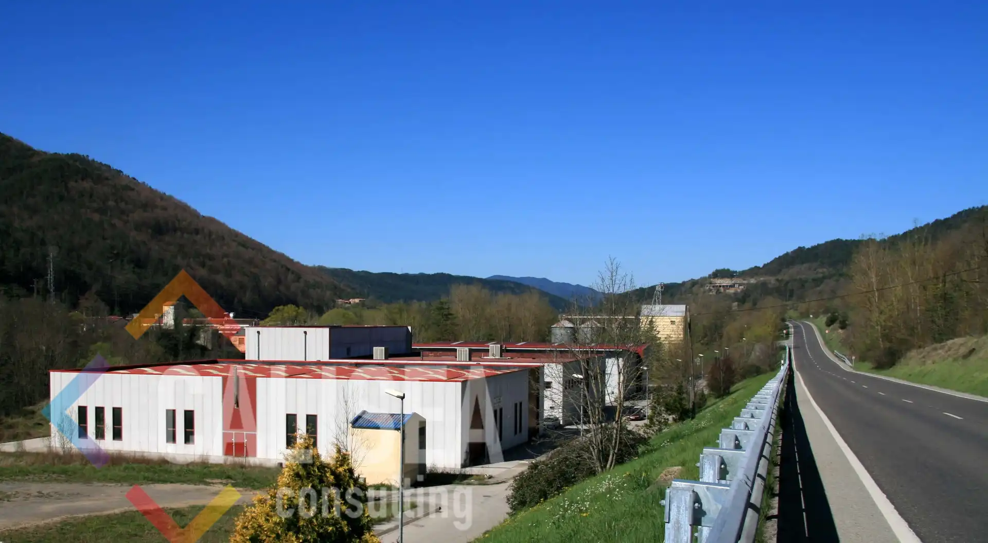Vista exterior de Nau industrial de lloguer en Sant Joan de les Abadesses