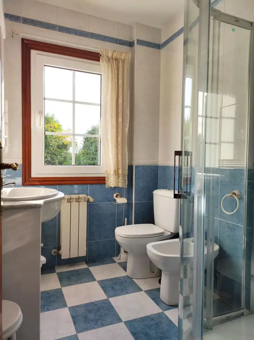 Baño de Casa o chalet en venta en Bergondo con Calefacción, Jardín privado y Parquet