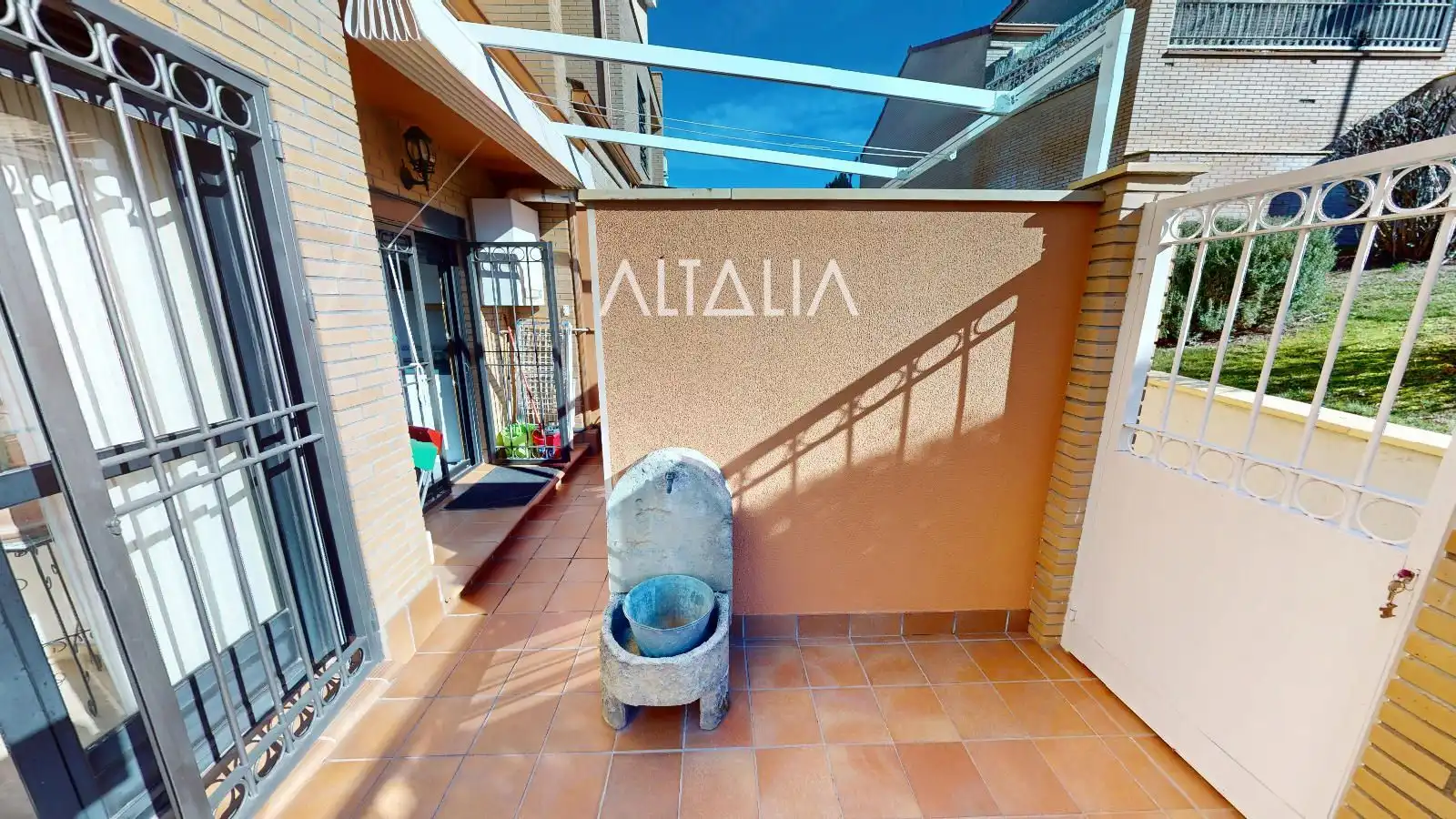 Terraza de Casa adosada en venta en Cuenca con Calefacción, Piscina y Piscina comunitaria