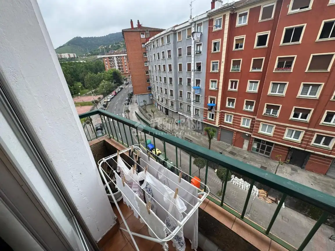 Terraza de Piso en venta en Bilbao  con Calefacción, Trastero y Balcón
