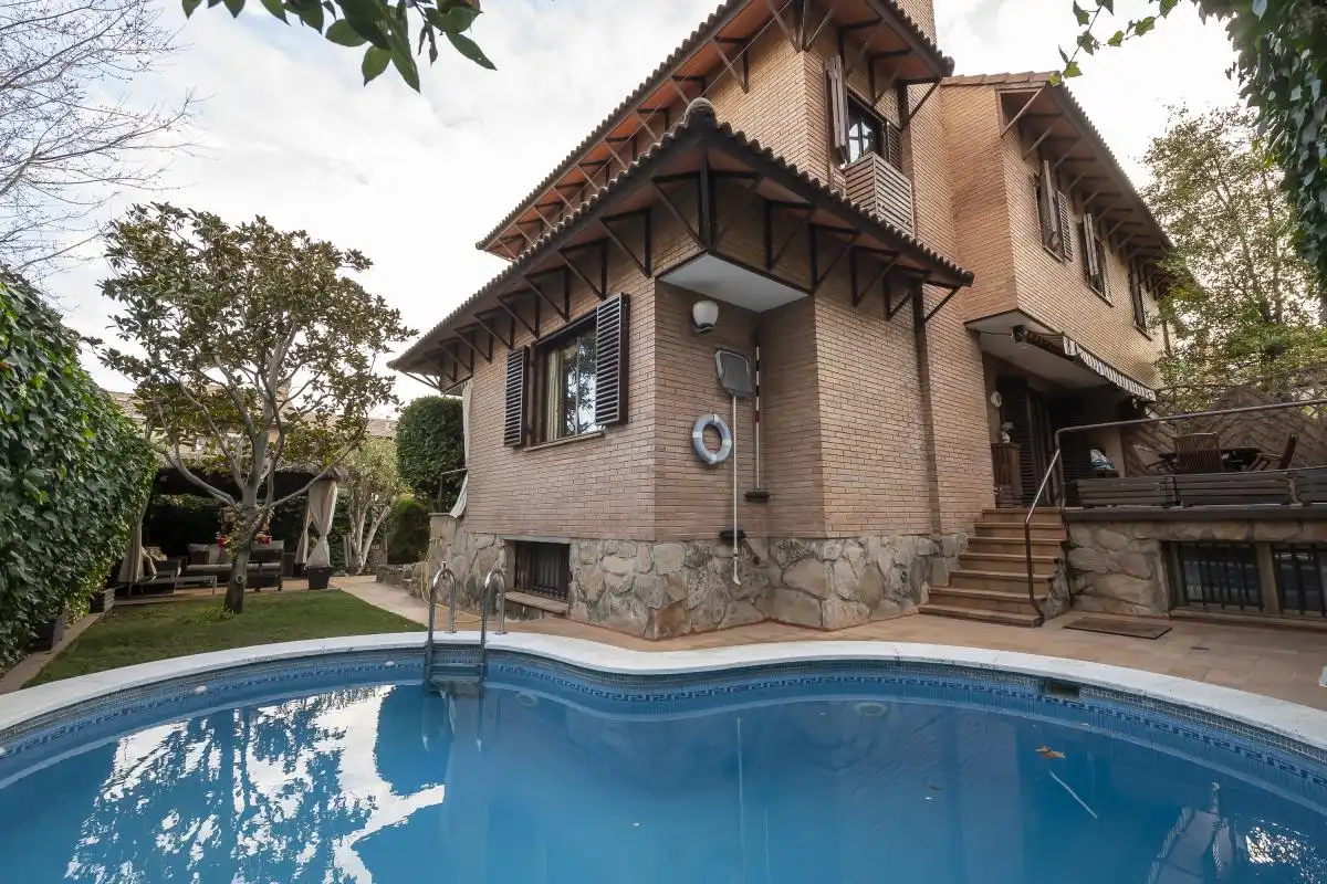 Jardín de Casa adosada en venta en Madrid con Aire acondicionado, Calefacción y Jardín privado
