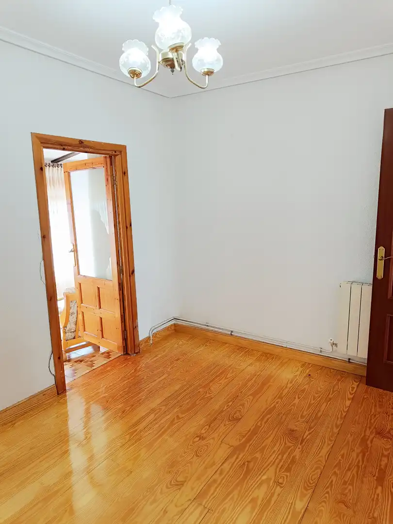Casa o xalet en venda en Barruelo de Santullán amb Calefacció, Parquet i Terrassa