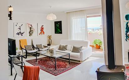 Sala d'estar de Apartament en venda en Marbella amb Aire condicionat i Terrassa