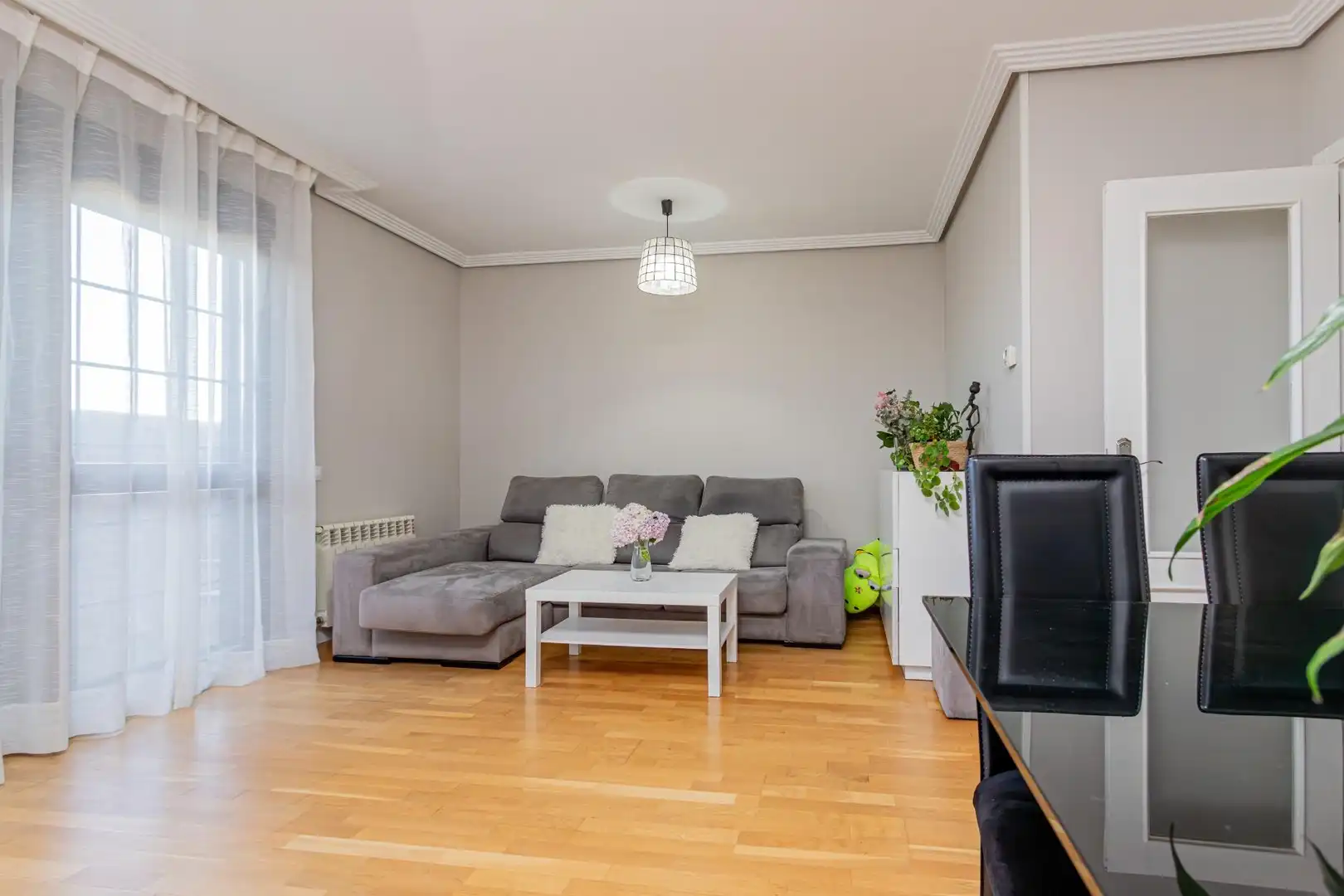 Sala de estar de Casa adosada en venta en Valdemoro con Aire acondicionado, Calefacción y Jardín privado