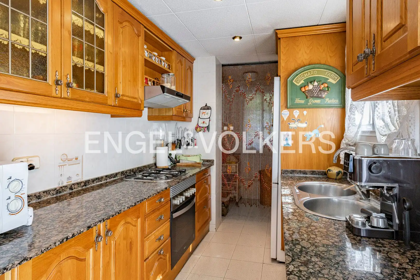 Cuina de Casa o xalet en venda en Sant Cugat del Vallès amb Calefacció, Jardí privat i Parquet