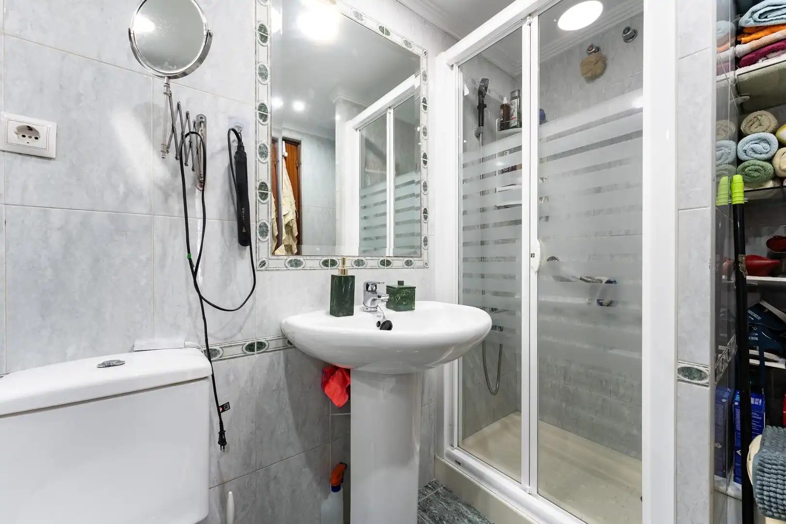 Bathroom of Flat for sale in Málaga  with Air Conditioner and Heating
