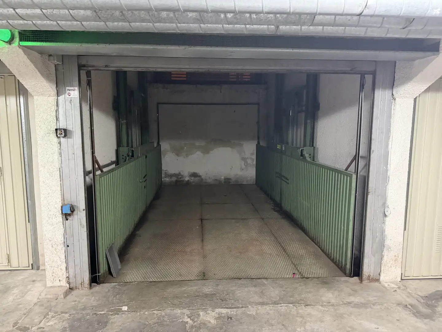 Parkplatz von Lagerraum zum Verkauf in Segura