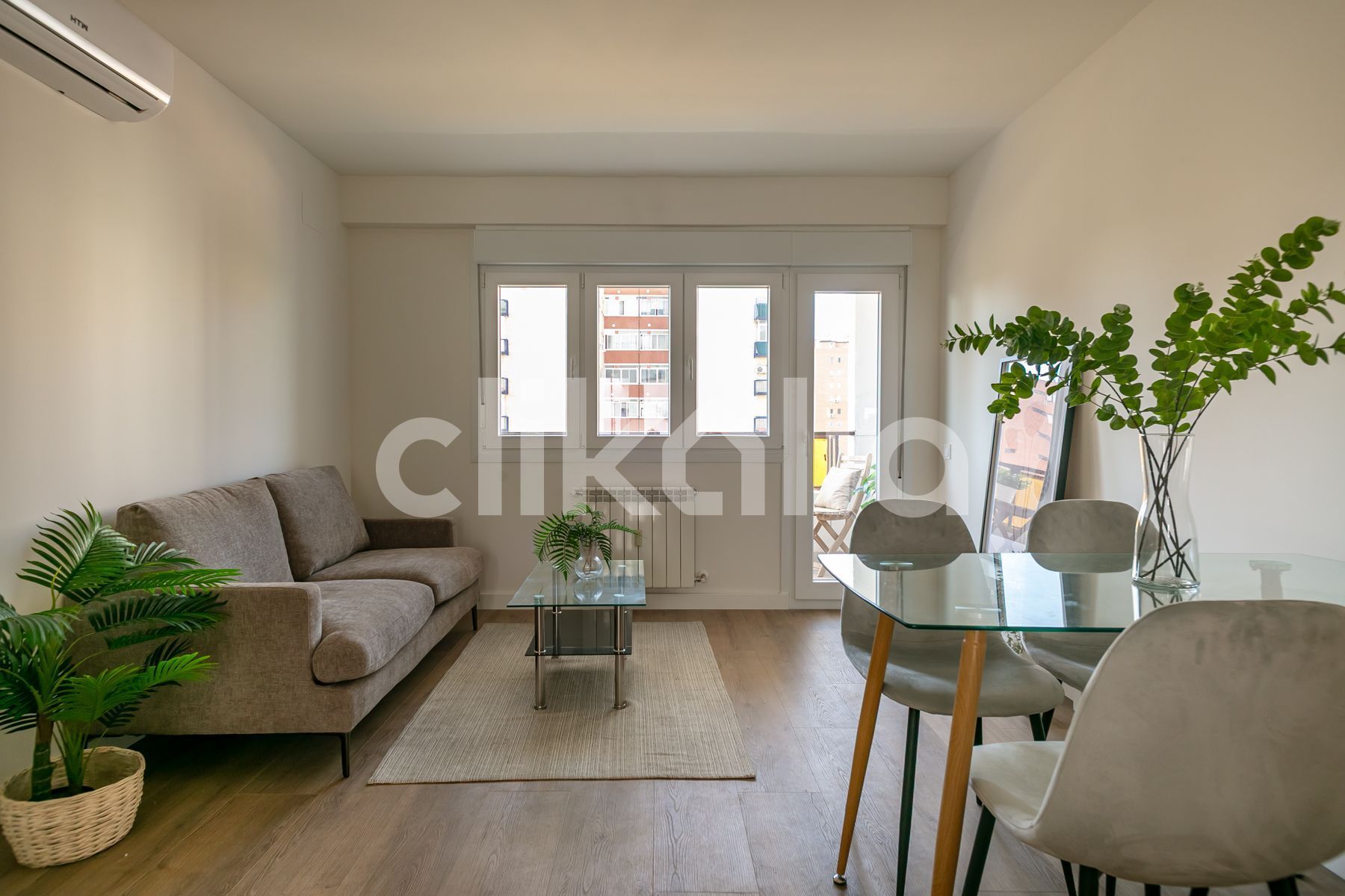 Living room of Flat for sale in  Madrid Capital  with Air Conditioner, Heating and Terrace