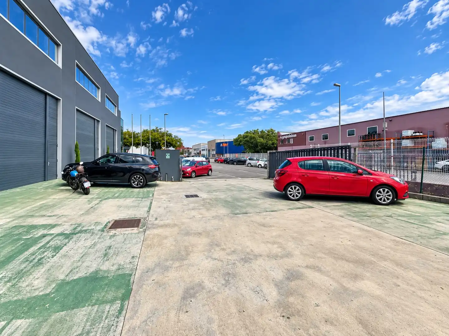 Nau industrial de lloguer a Figueres, Girona