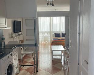 Dormitori de Apartament en venda en Benalmádena amb Jardí privat i Piscina comunitària