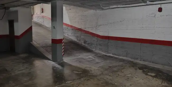 Aparcament de Garatge en venda en Girona