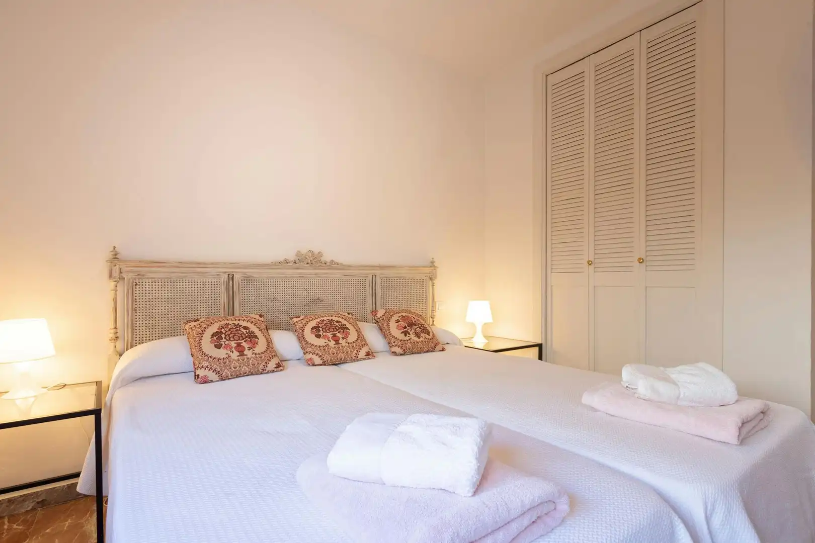 Flat for rent in N/A, Triana Casco Antiguo