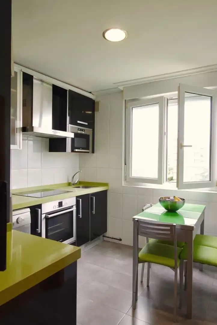 Cocina de Piso en venta en Laredo con Calefacción
