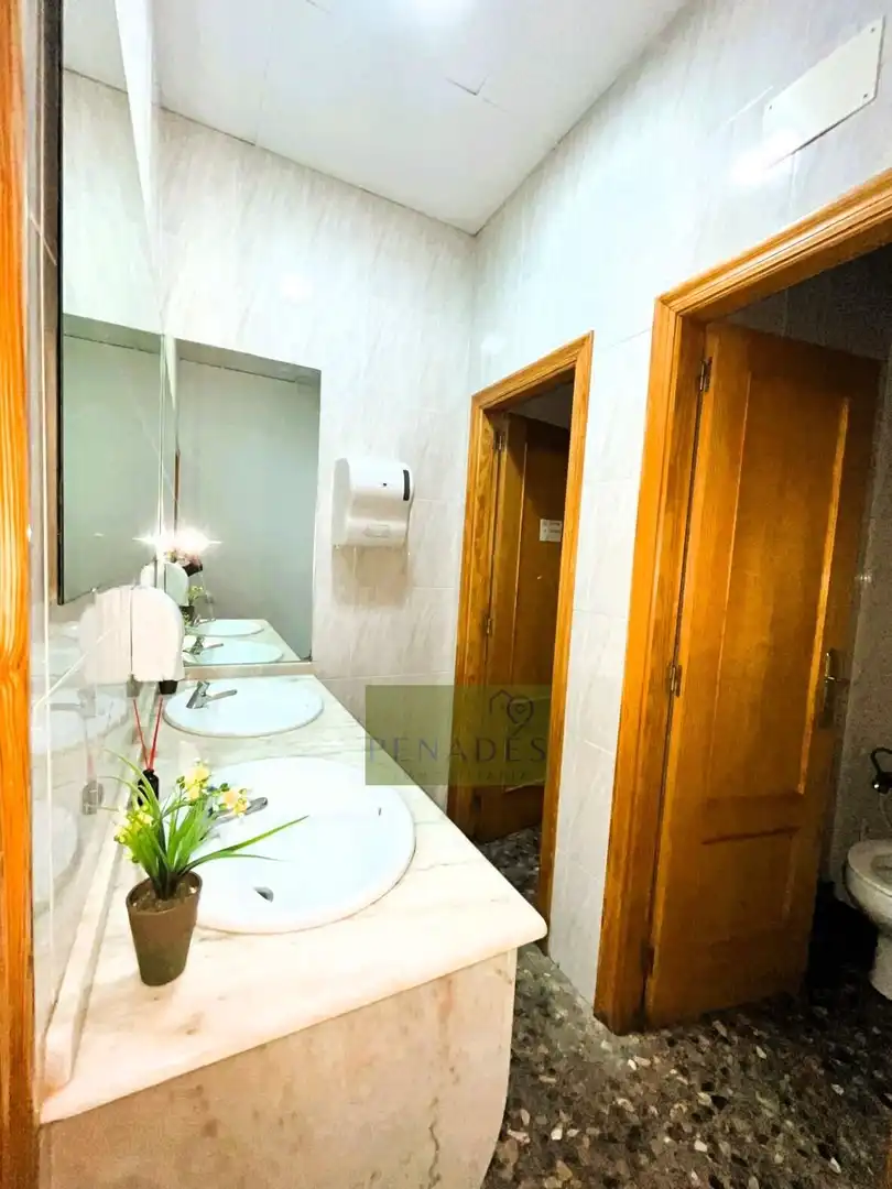 Baño de Local de alquiler en Ontinyent con Aire acondicionado