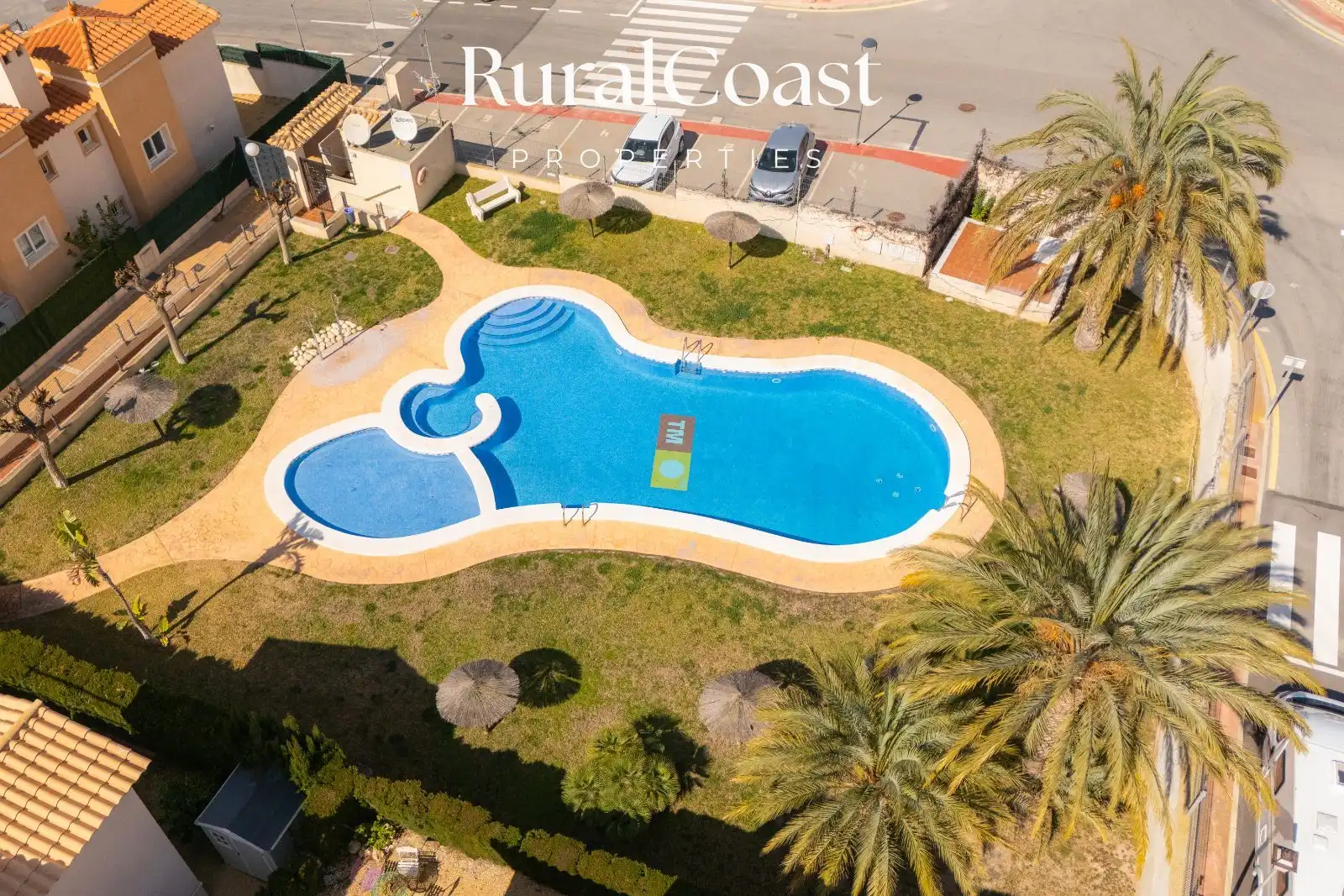 Piscina de Casa adosada en venta en Busot con Aire acondicionado, Calefacción y Terraza