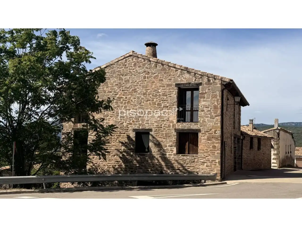 Vista exterior de Casa o xalet en venda en Undués de Lerda amb Calefacció, Jardí privat i Parquet