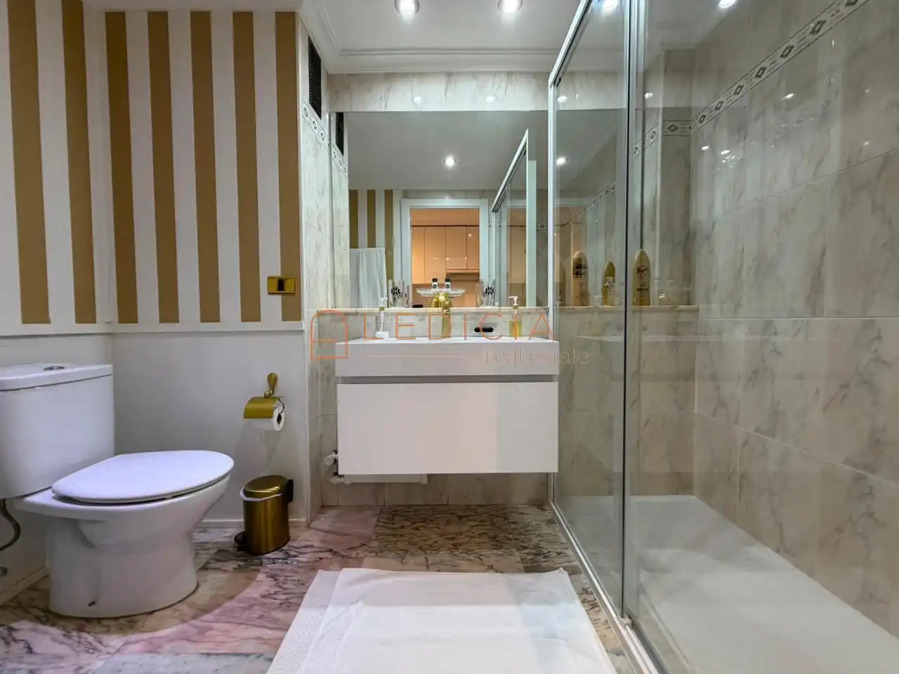 Baño de Estudio de alquiler en Vigo  con Calefacción y Amueblado