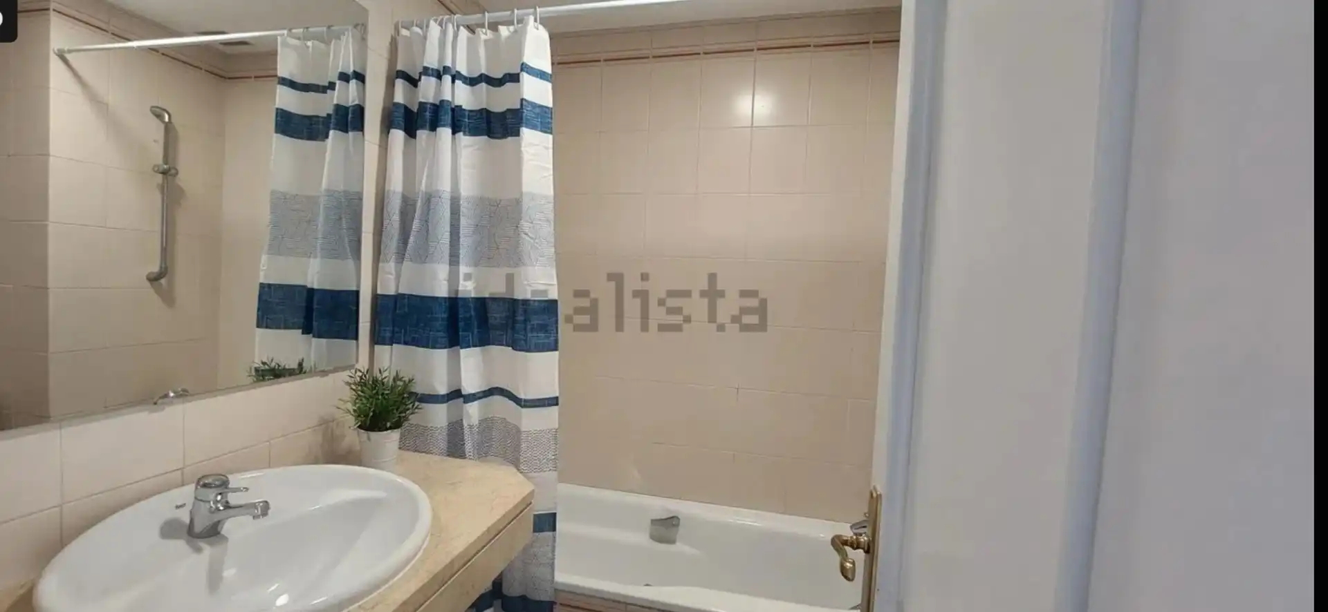 Bany de Casa o xalet per a compartir en Madrid amb Aire condicionat, Calefacció i Jardí privat